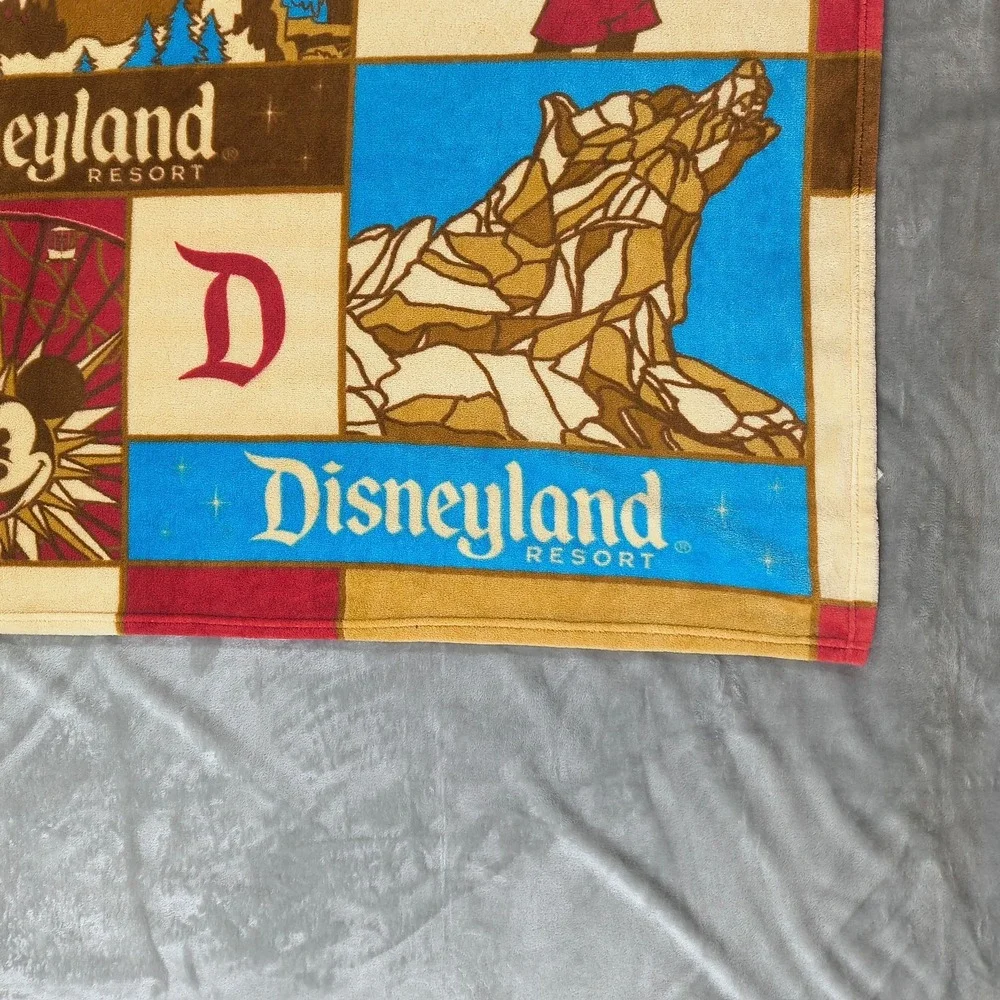 Disneyland Parks Fleece Throw Blanket‎ 61x37 Mickey Mouse Resort Epcot Center